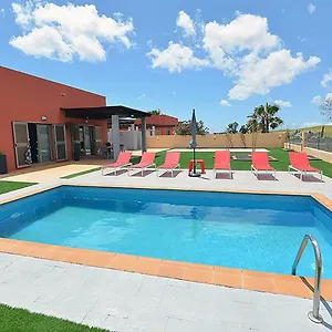 https://villa-magna-caleta-de-fuste.in-canary-islands.com